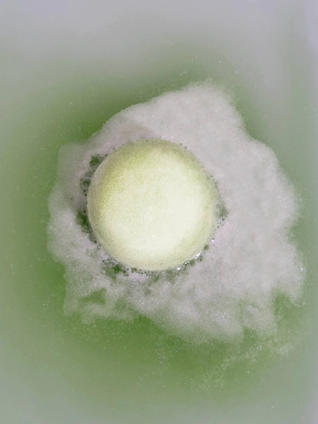 Klei Beauty Calm Lavender & Spearmint Avocado Oil Bath Bomb